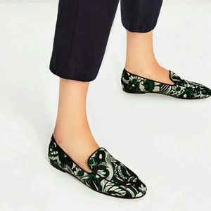 🍏Zara black, green and white floral loafers
